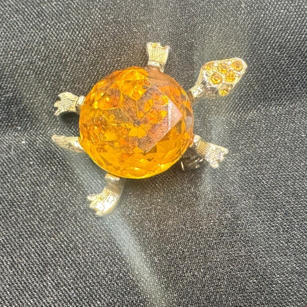 Vintage gold-toned turle‎ brooch, amber gold multi faceted glass MCM